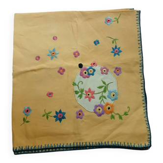 Petite nappe à thé ancienne brodée