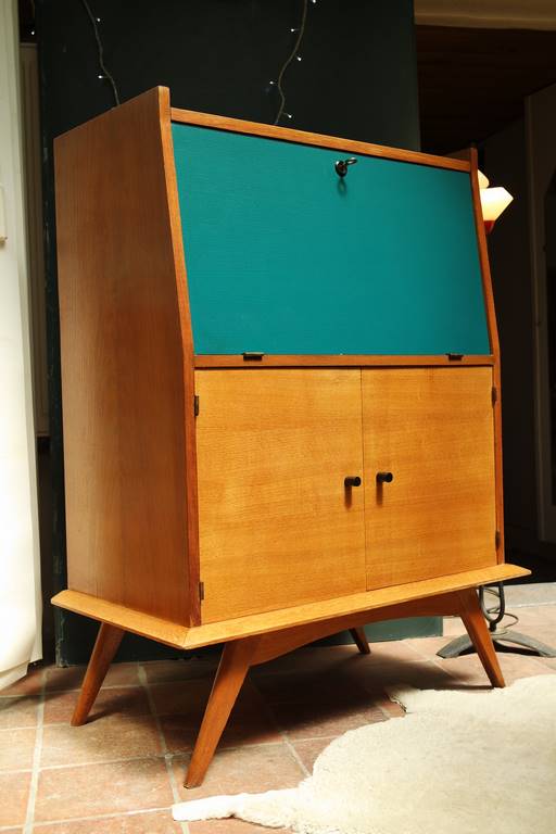 Secretary feet compass