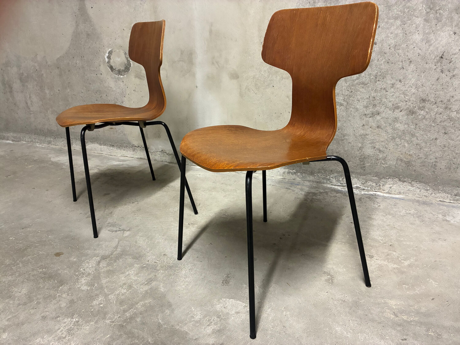 Hammer Chairs by Arne Jacobsen