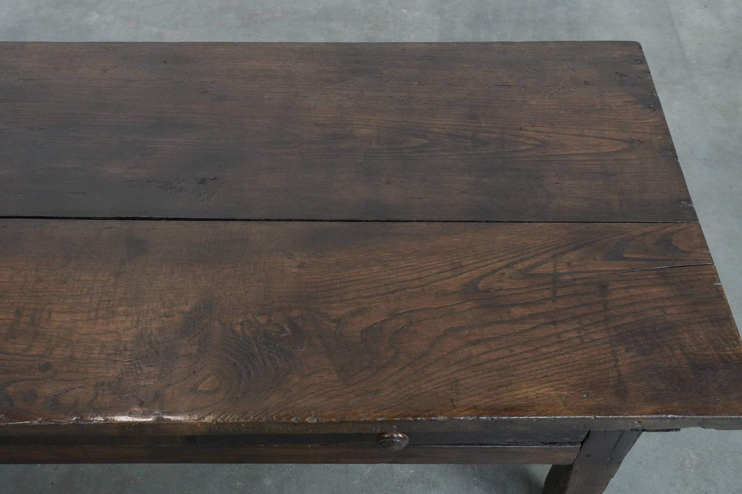 Antique 18th-century Southern European coffee table made of chestnut wood