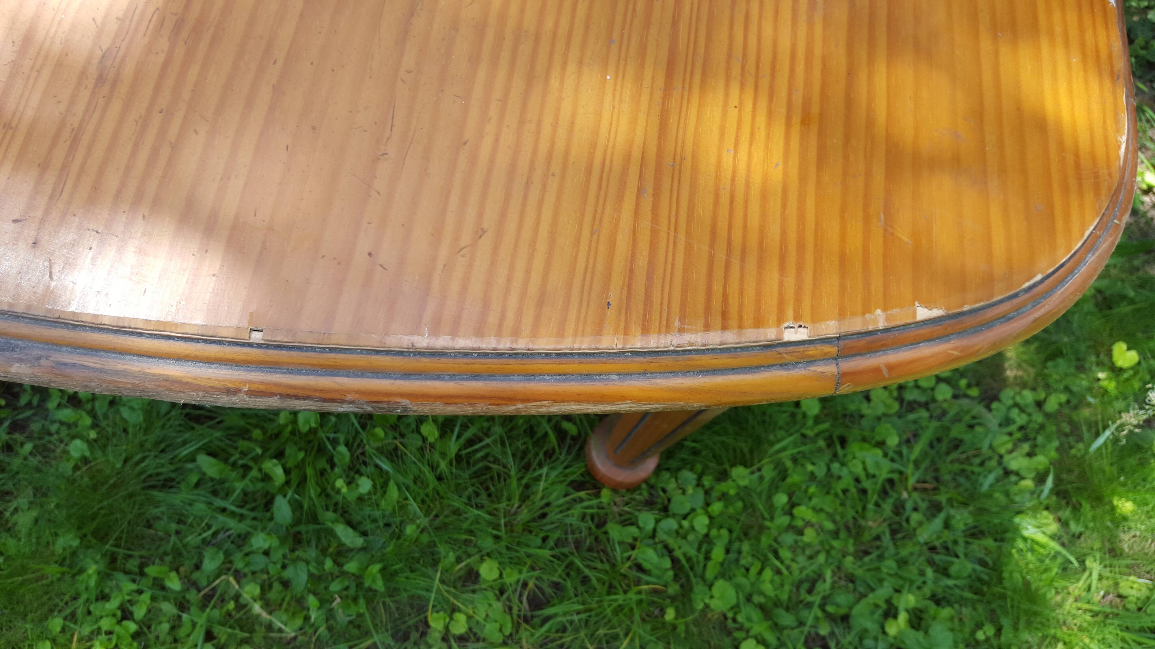 Country table fluted feet and turned