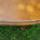 Country table fluted feet and turned