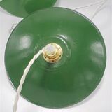 Trio of suspensions in enamelled sheet metal