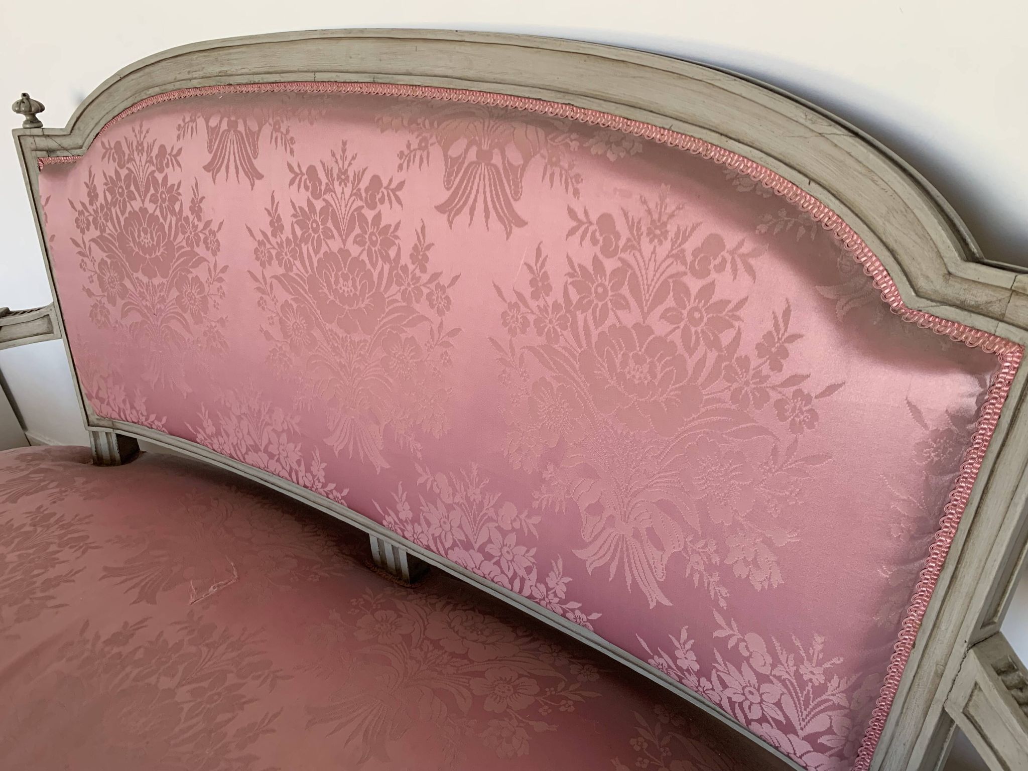Vintage canapé / Antique banquette in Louis XVI style