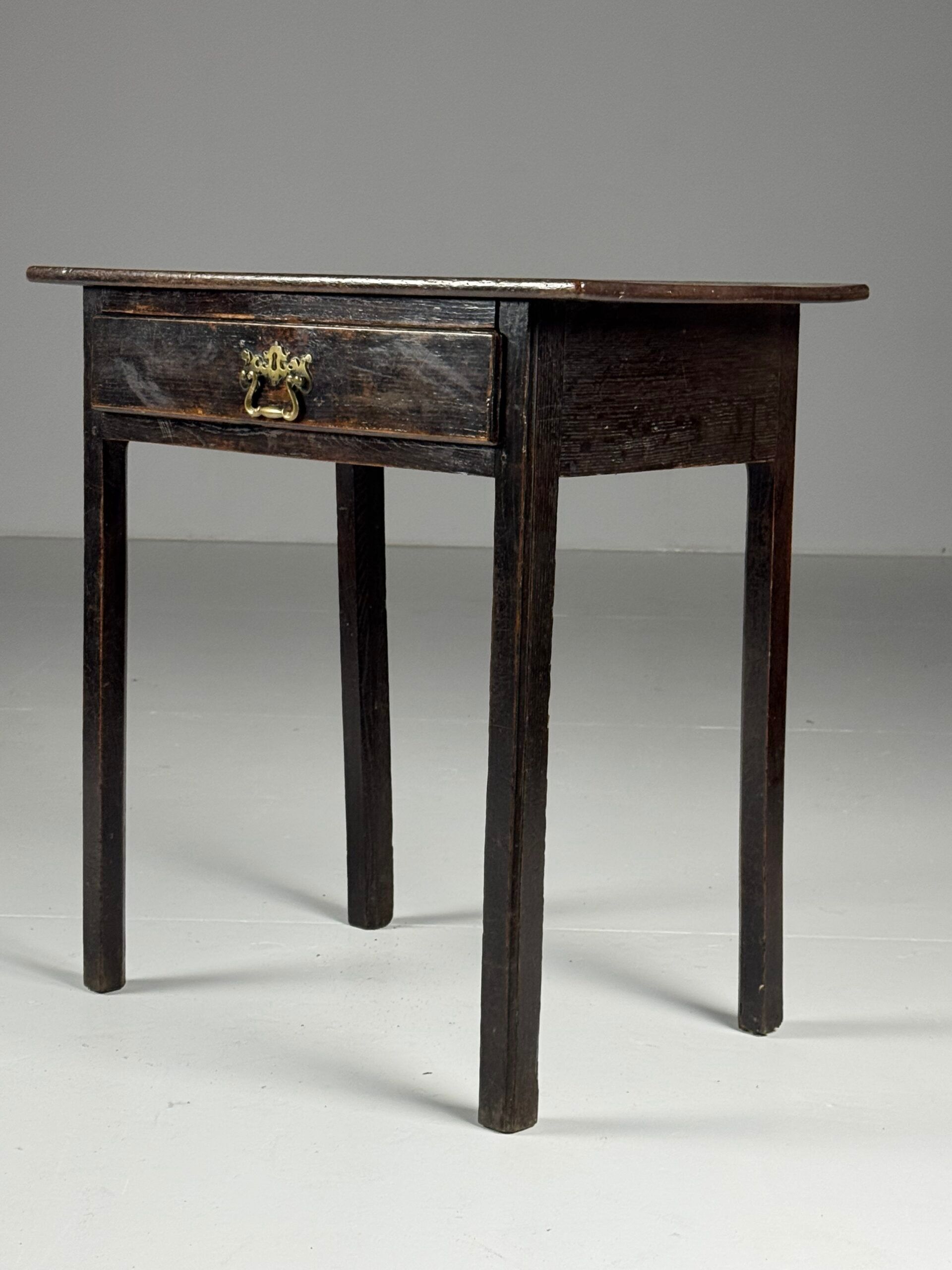 Table anglaise du XVIIe siècle