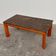 Table basse en marbre fossilisé moderniste des années 1970 avec base en bois