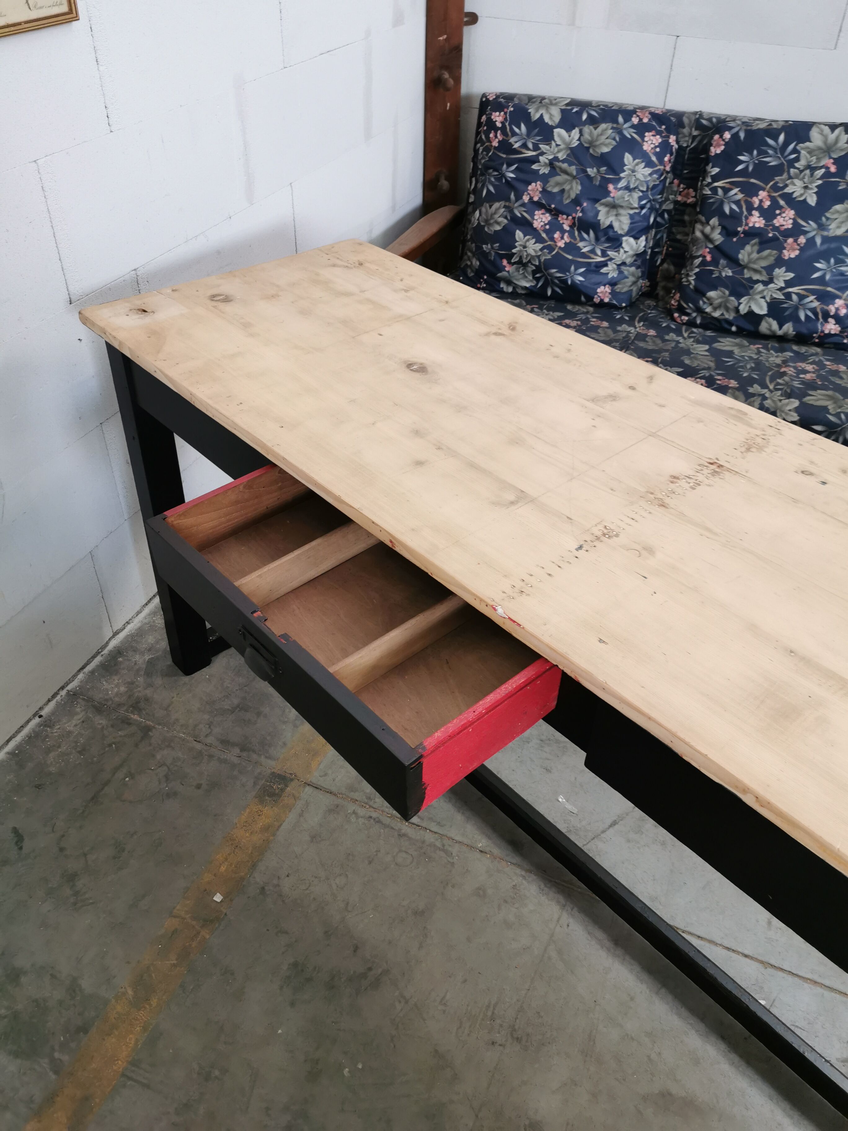 Farmhouse table 10 to 12 people