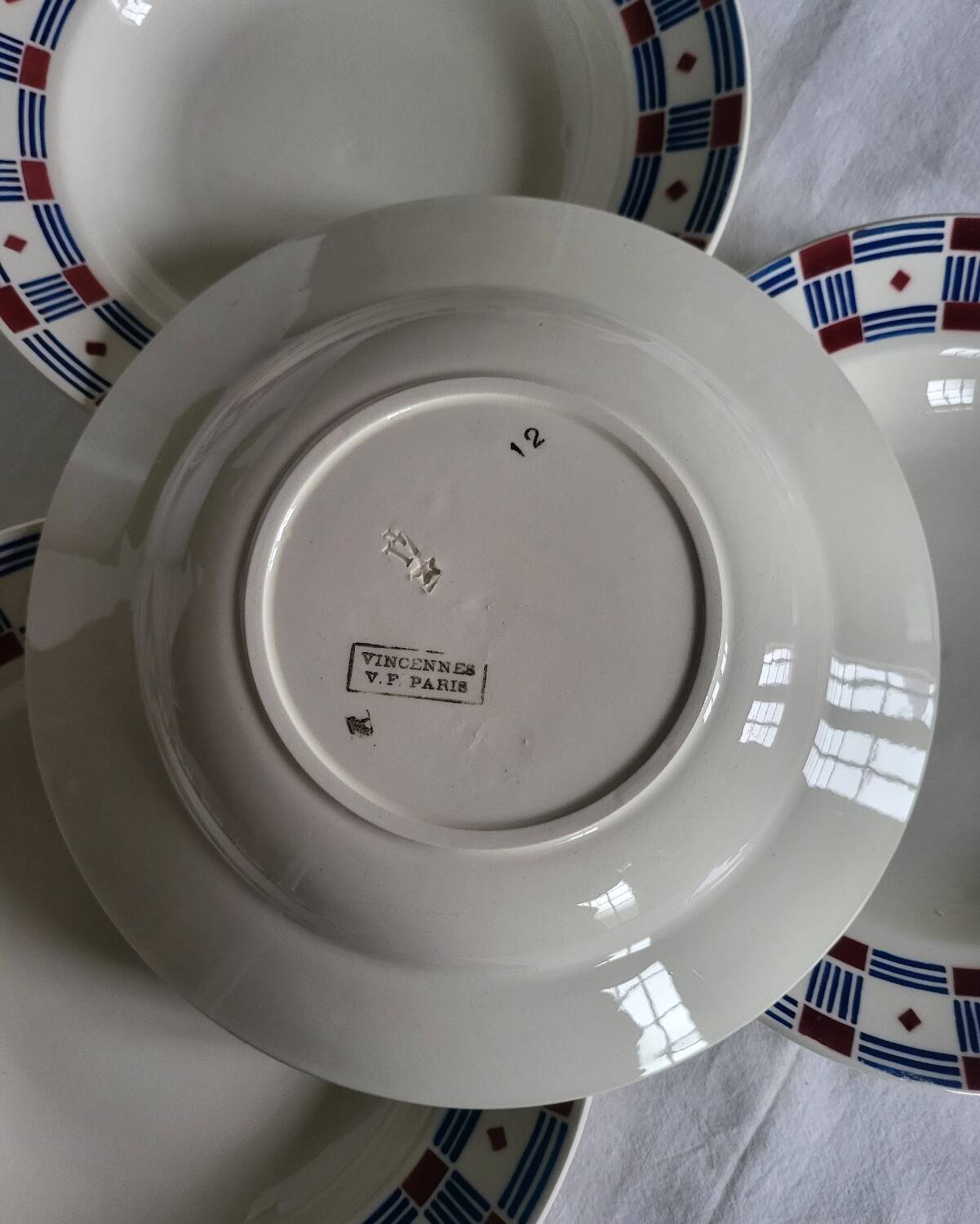 Set of 4 Vincennes earthenware soup plates, Paris.