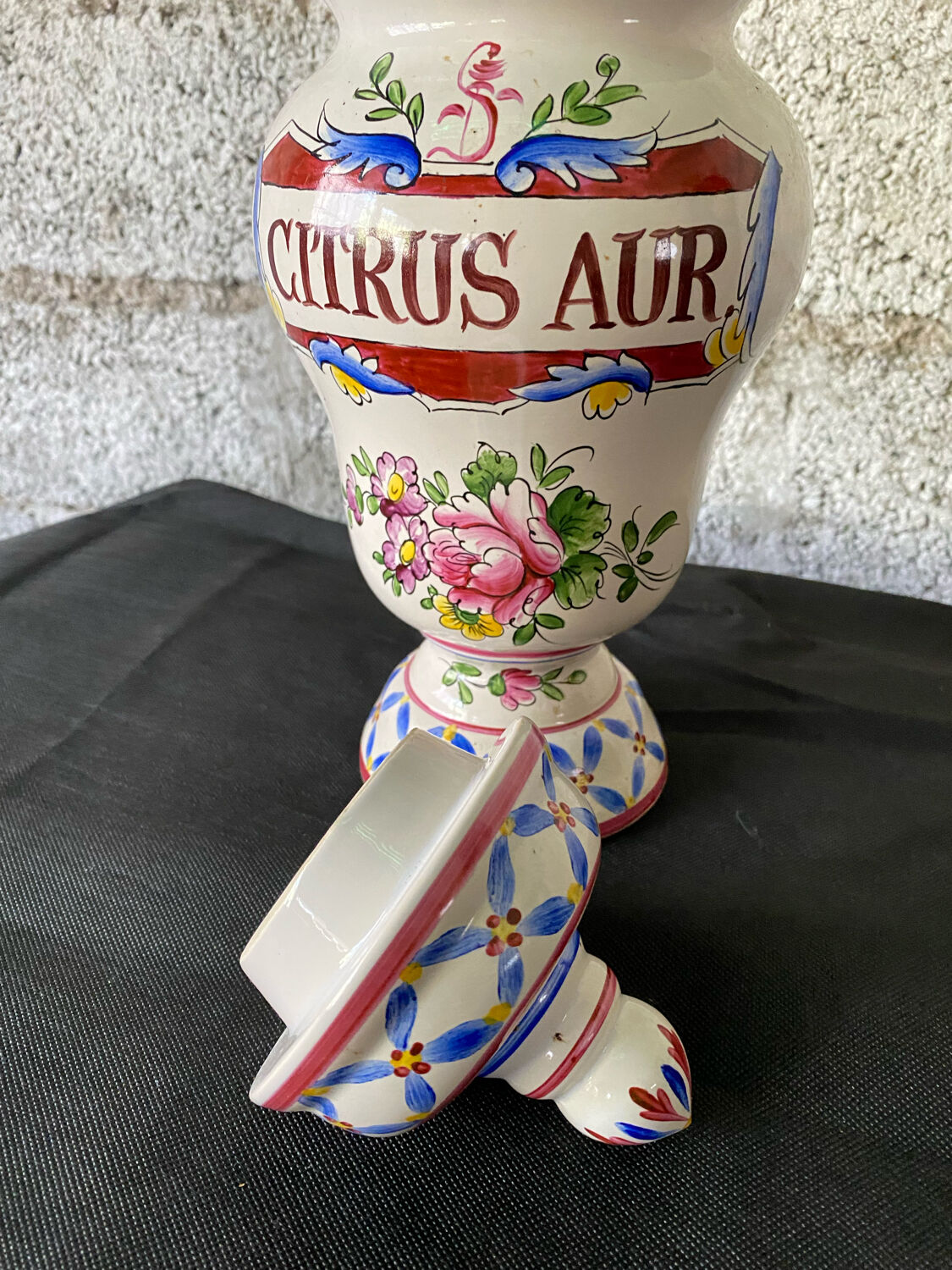 Citrus aur medicine jar