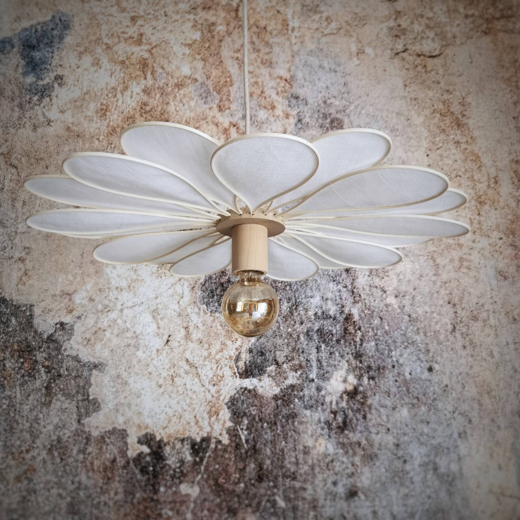 18-petal flower pendant in rattan and white linen