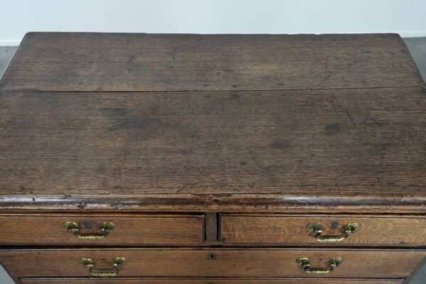 Commode en chêne antique anglais du XVIIIe siècle
