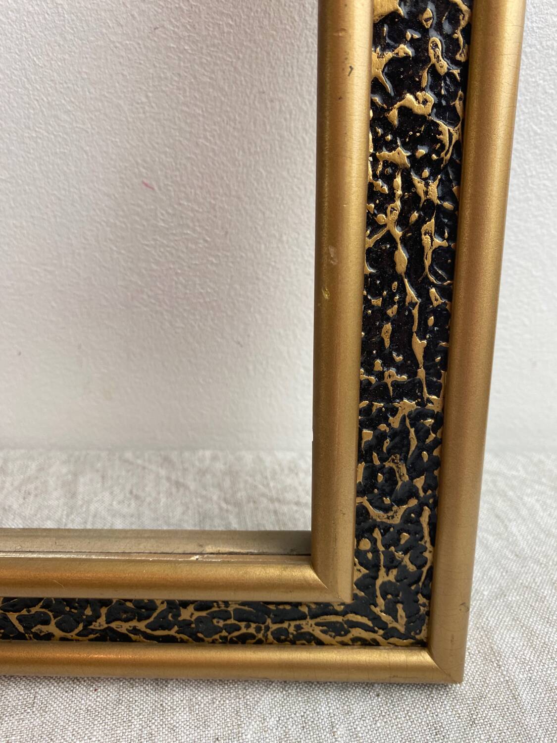 Two-tone wooden frame