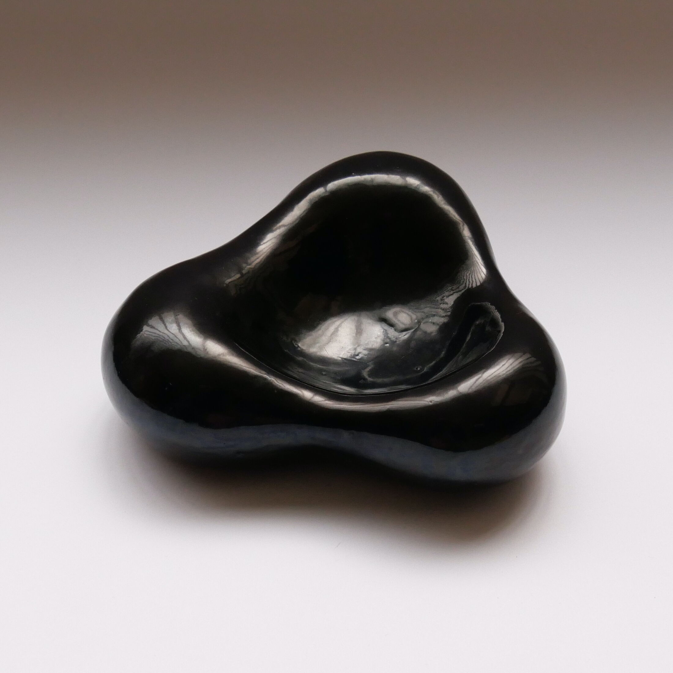 Biomorphic vacuum-pocket cup - black modeled ceramic - 1950's