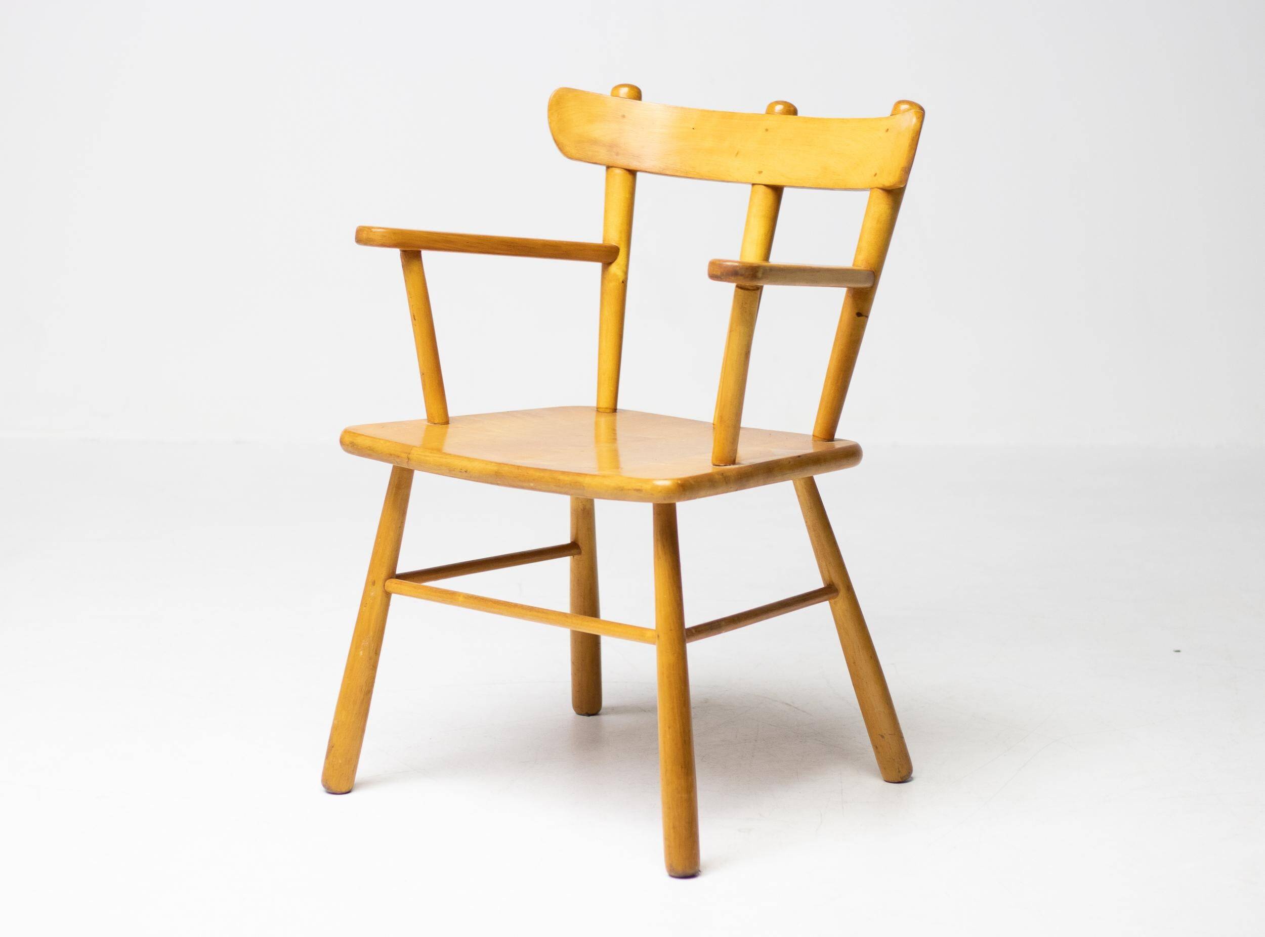 Danish organic armchair in solid birch, curved backrest, 1950s design.