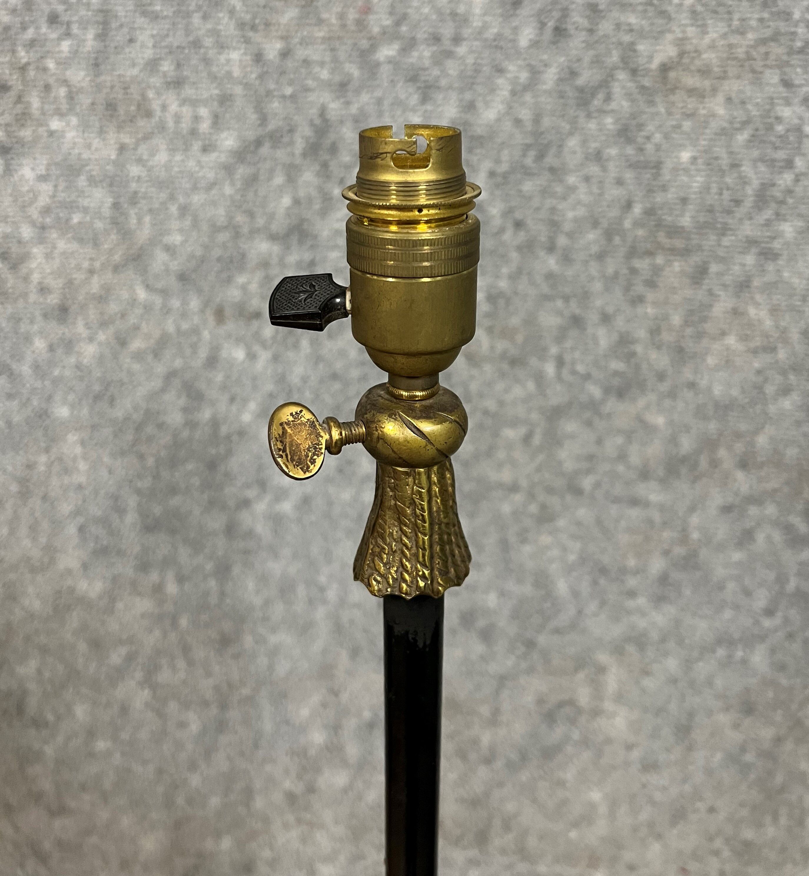 Vintage floor lamp foot in lacquered iron circa 1950