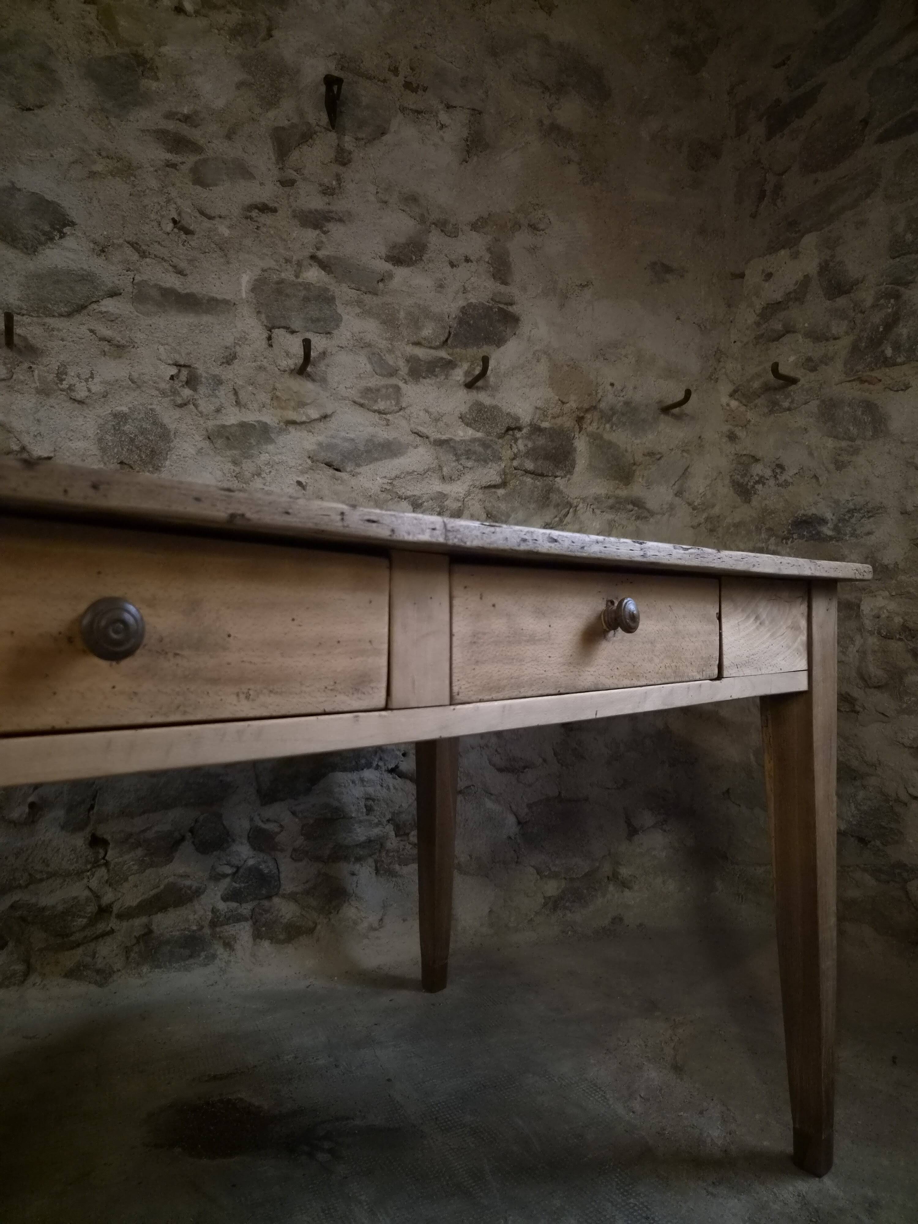 Table à manger rustique de ferme française, deux tiroirs, années 1920–1940