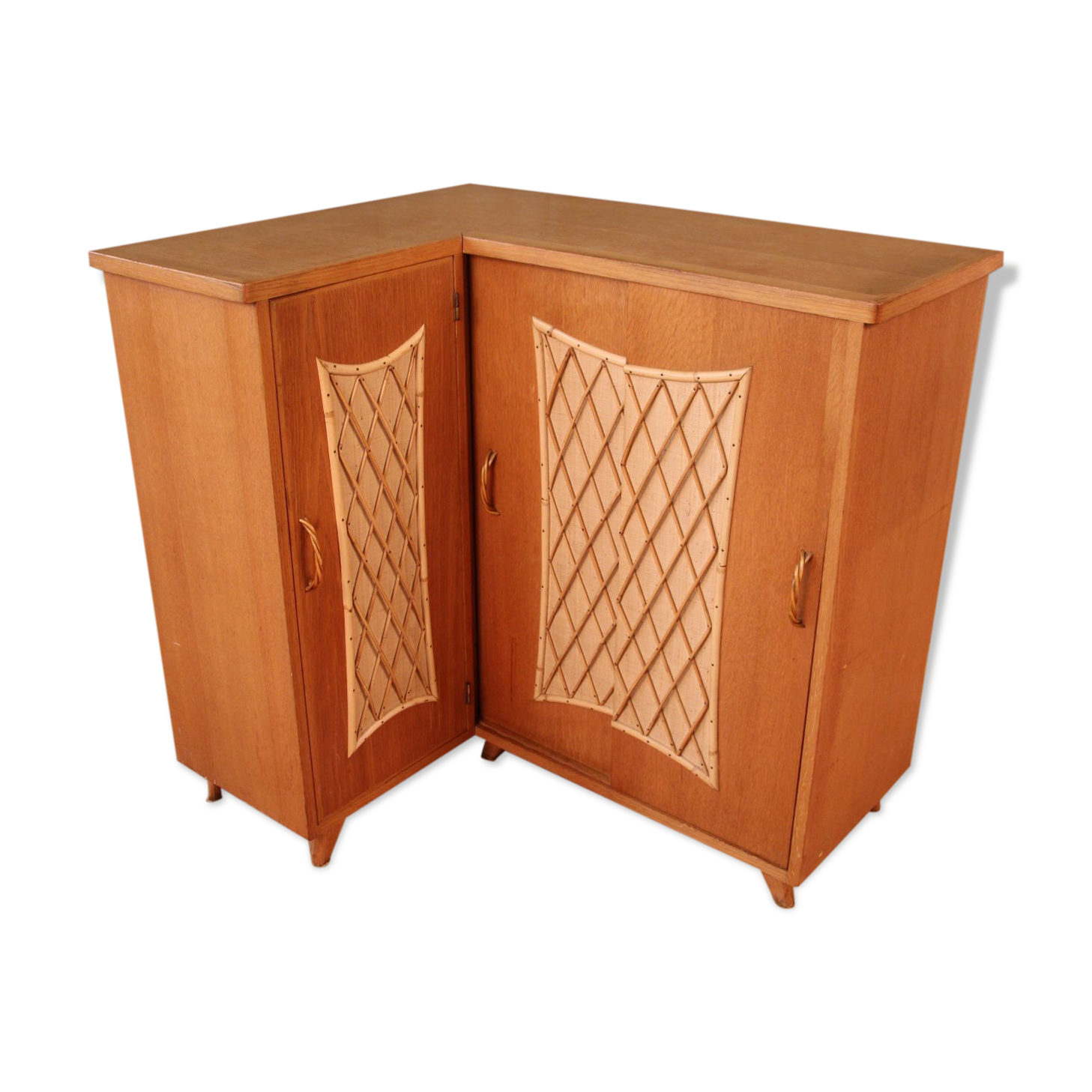 Notch drinks and rattan