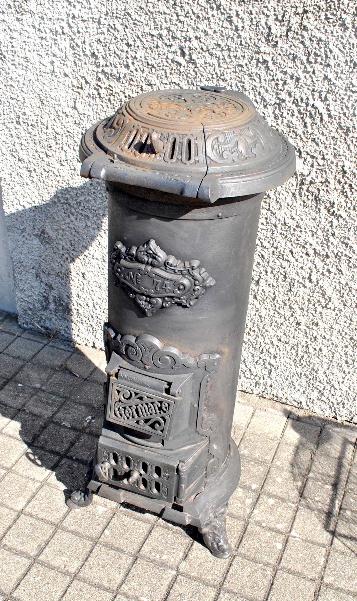 Antique decorative stove in black cast iron Germare charcoal