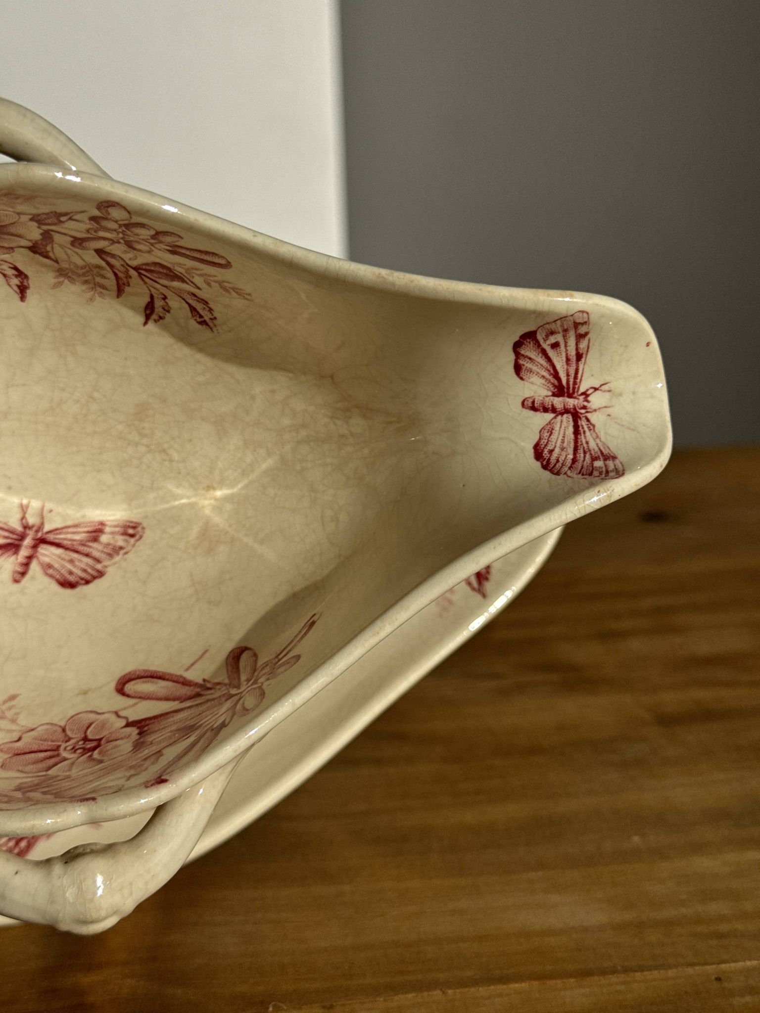 Saucier ancienne en faïence rose de Badonviller modèle Jasmin