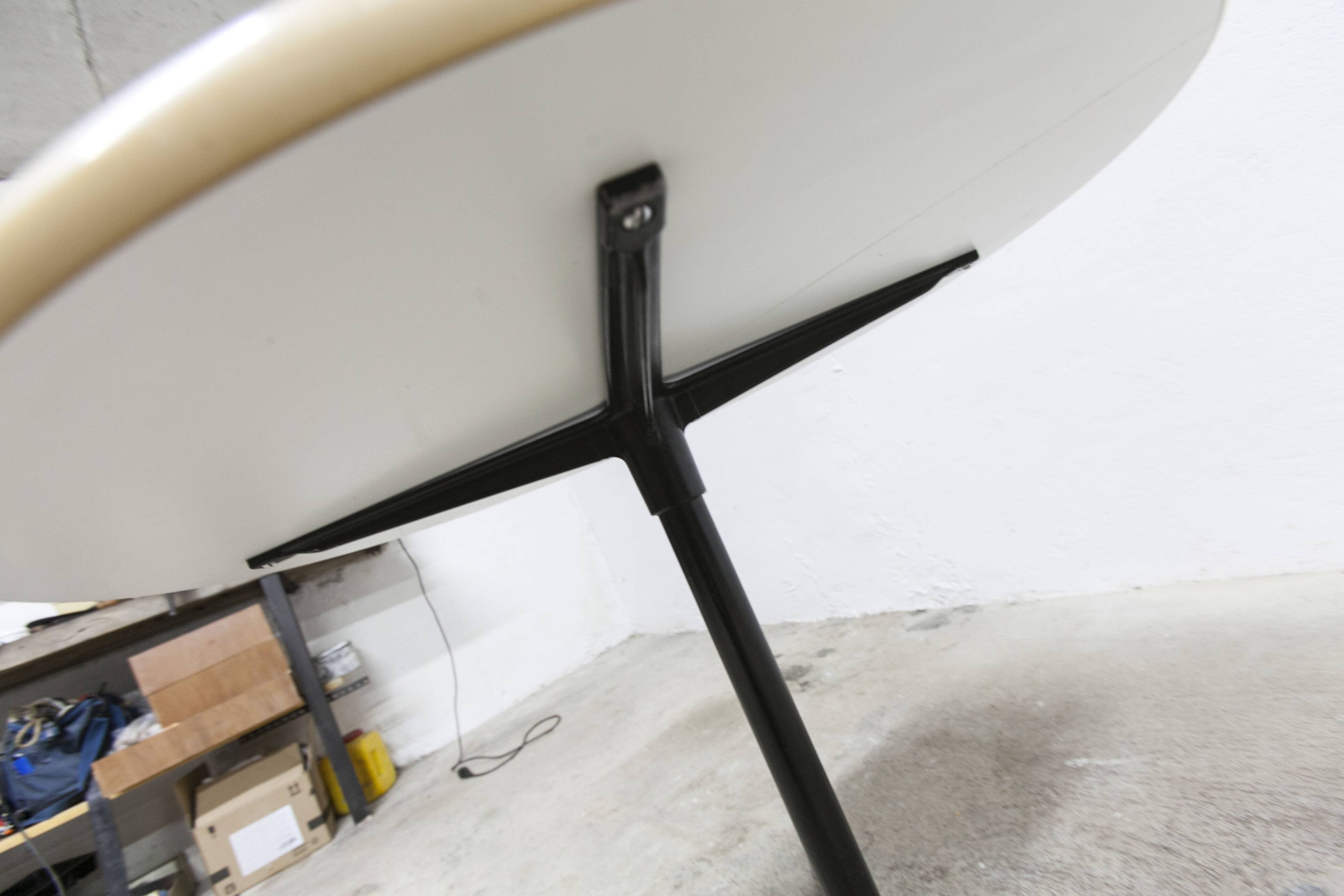 Table a café vintage par Charles et Ray Eames pour Hermann Miller; Suisse 1960 H 65cm