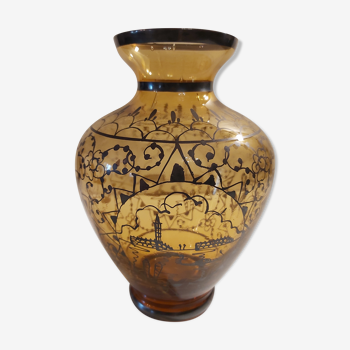 Vase with silver inclusion for decoration