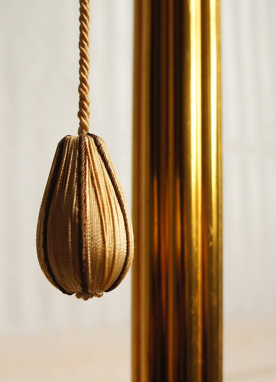 "Pique candle" double fire floor lamp in gilded bronze