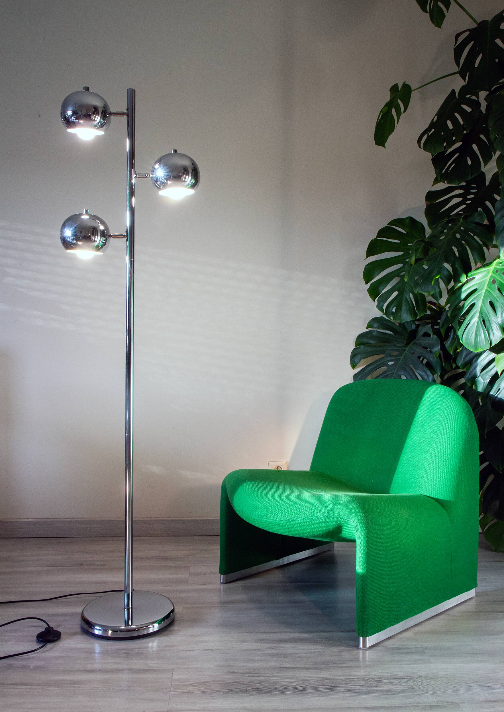 Space age eye ball floor lamp, chrome steel