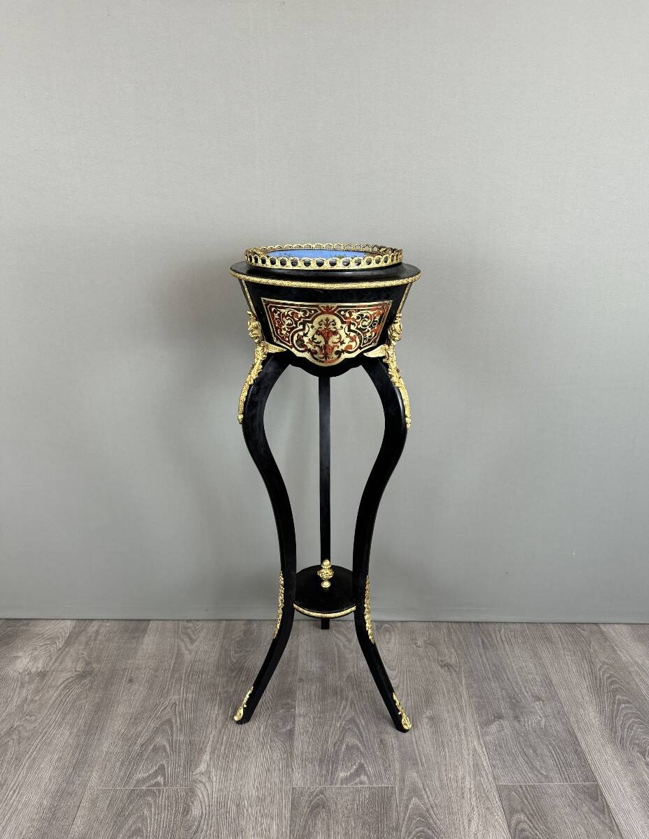 Jardinière Napoléon III en bois noirci, bronze doré et porcelaine peinte à