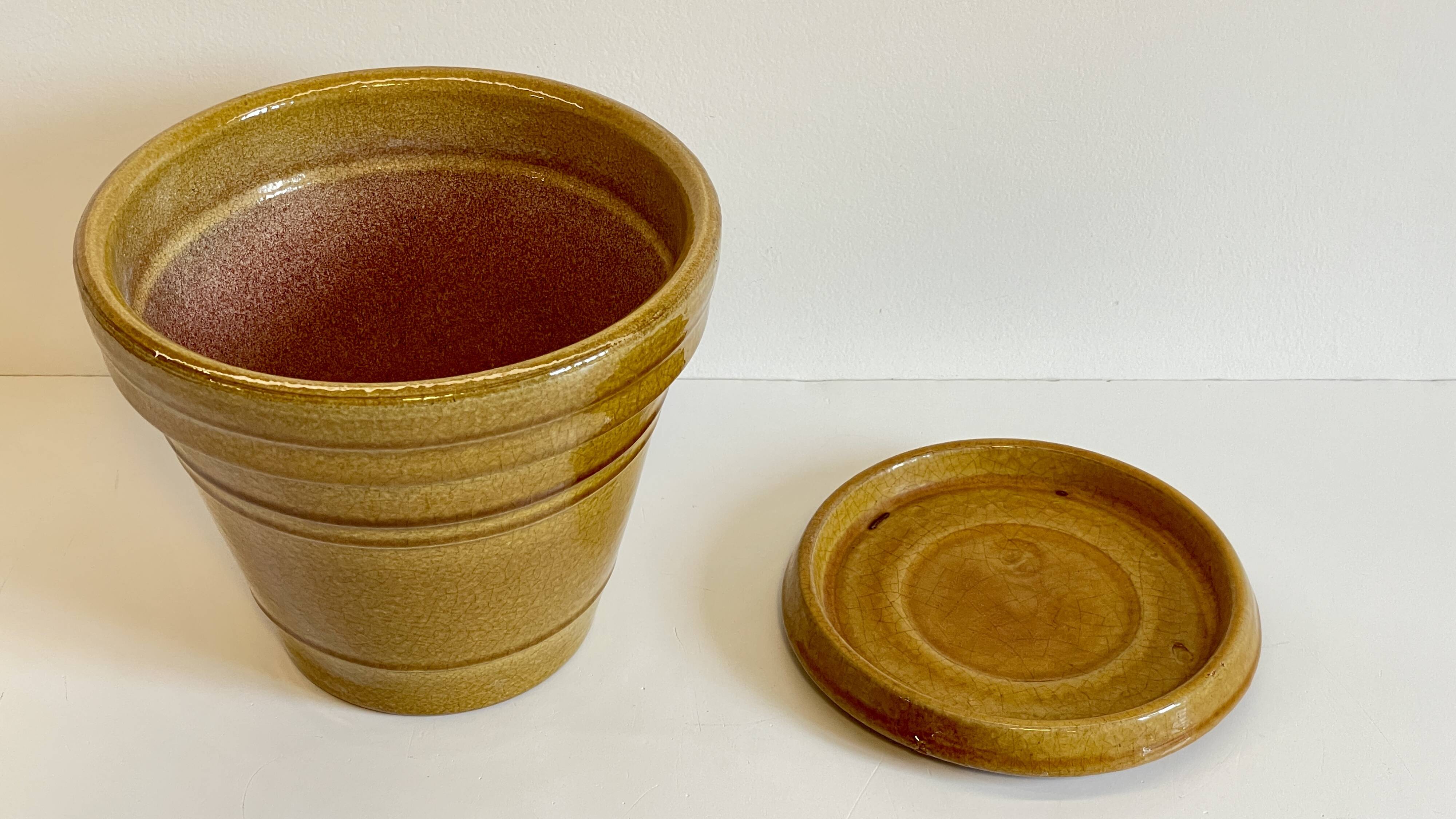 Pot and saucer clarous france pottery