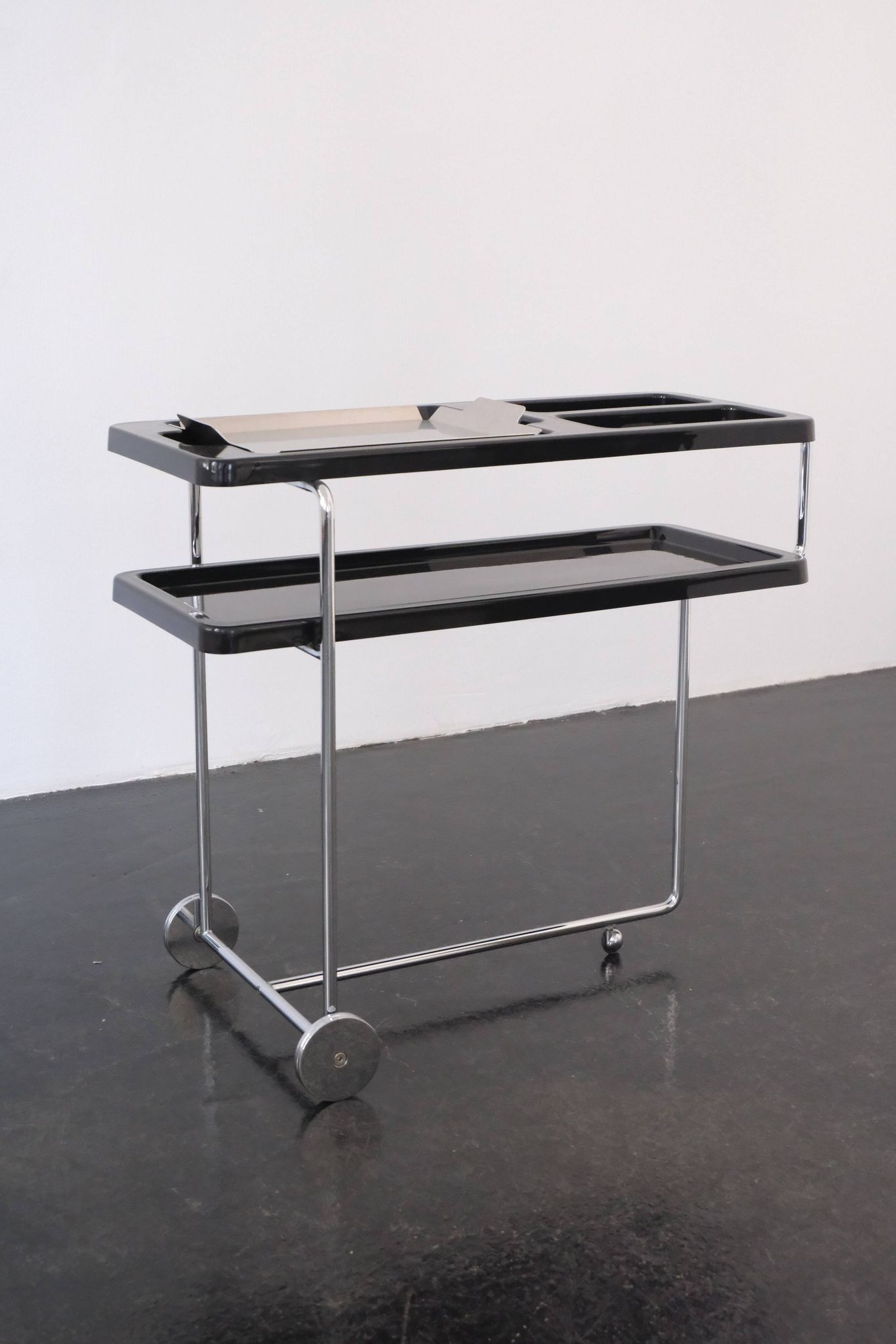 “Happy Hour” trolley by Alfredo Häberli / BD Barcelona