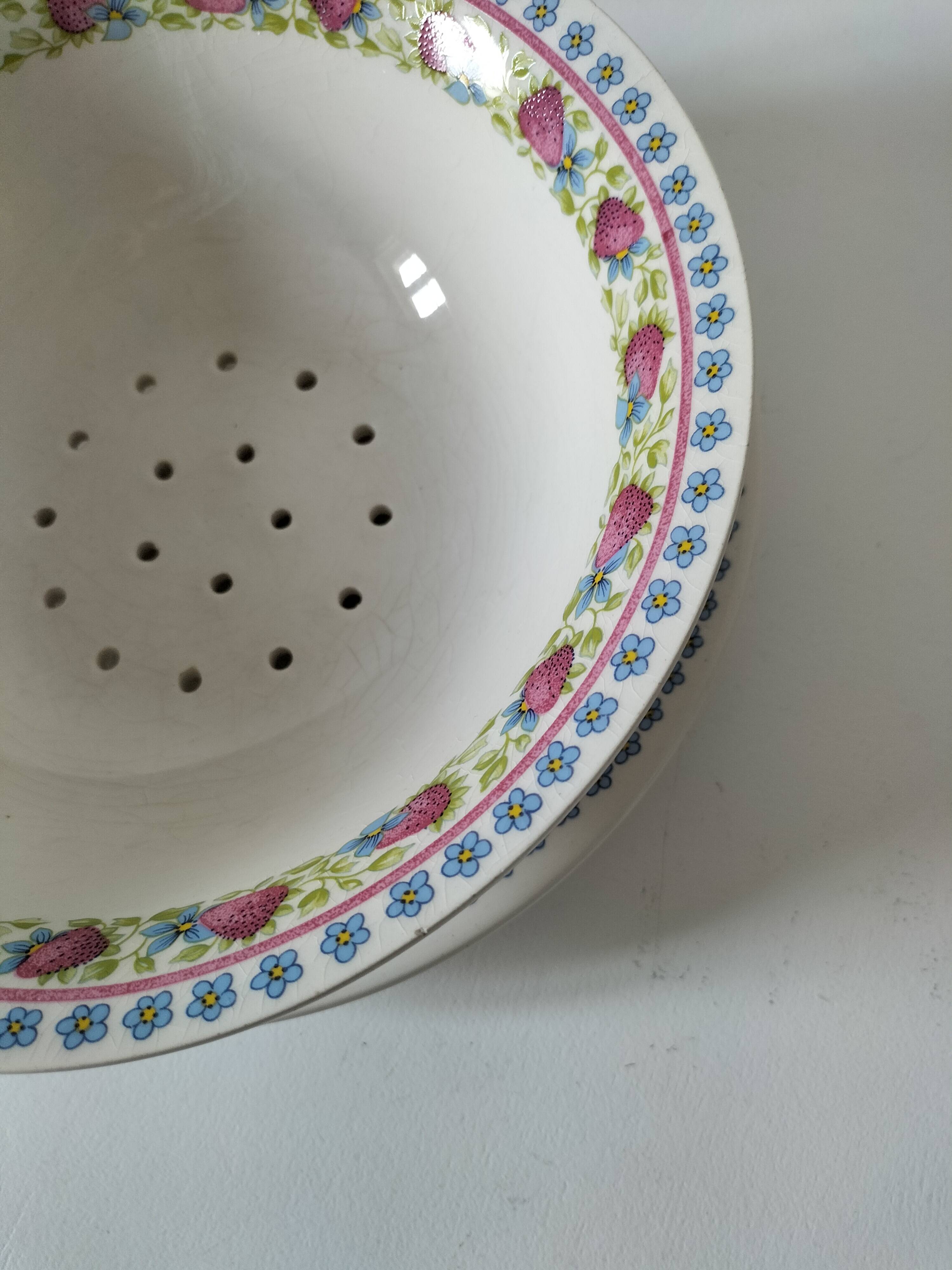 Strawberry bowl set Gien France Le Fraisier Marie-Pierre Boitard