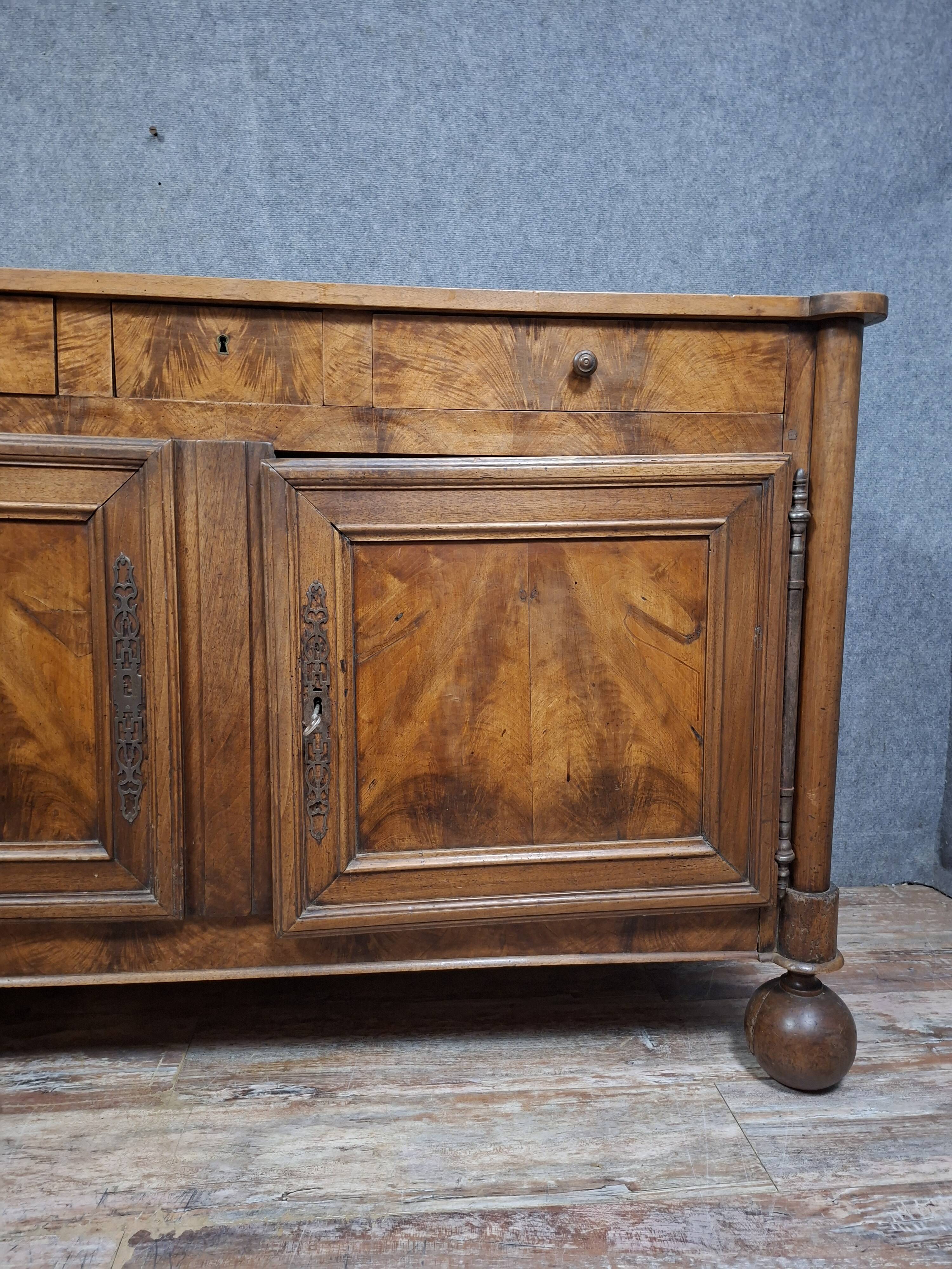 Louis-Philippe period sideboard in walnut, 19th century.