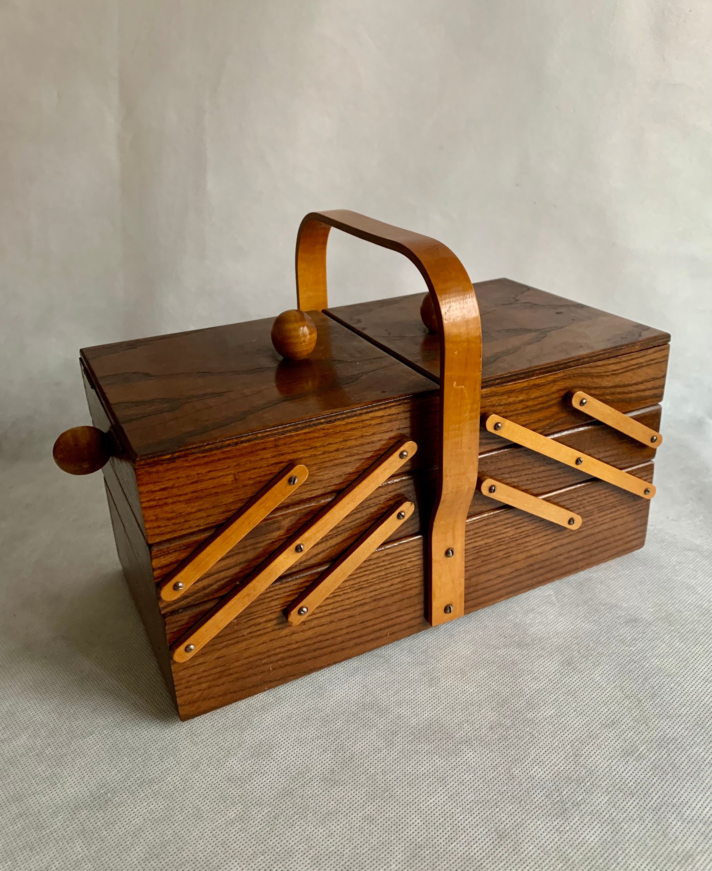 Panier à coudre en bois, années 1960
