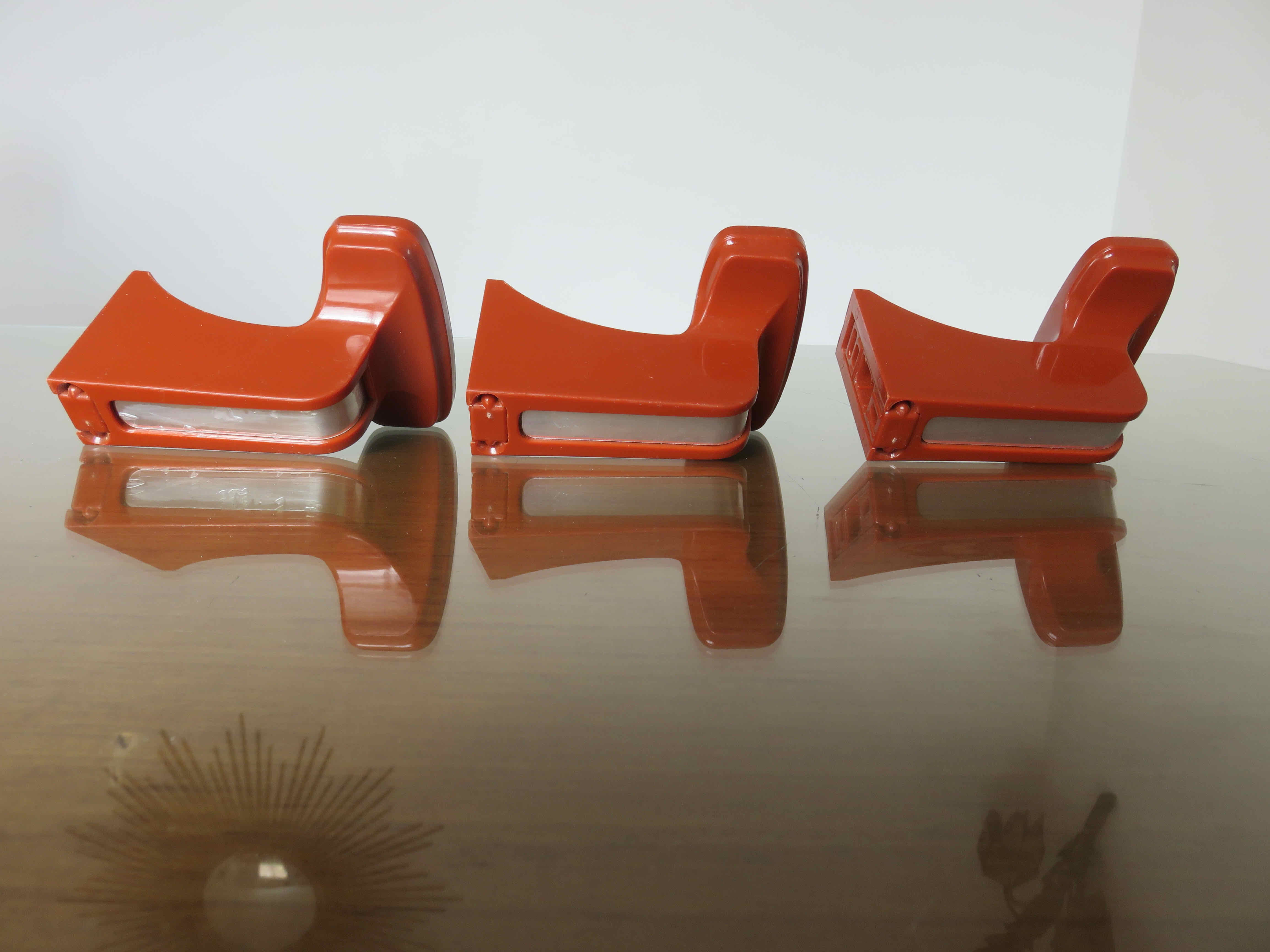 Series of 3 wall hooks grosfillex 70s