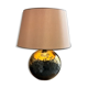 Lampe en bronze martelé insérée dans une table carrée en teck