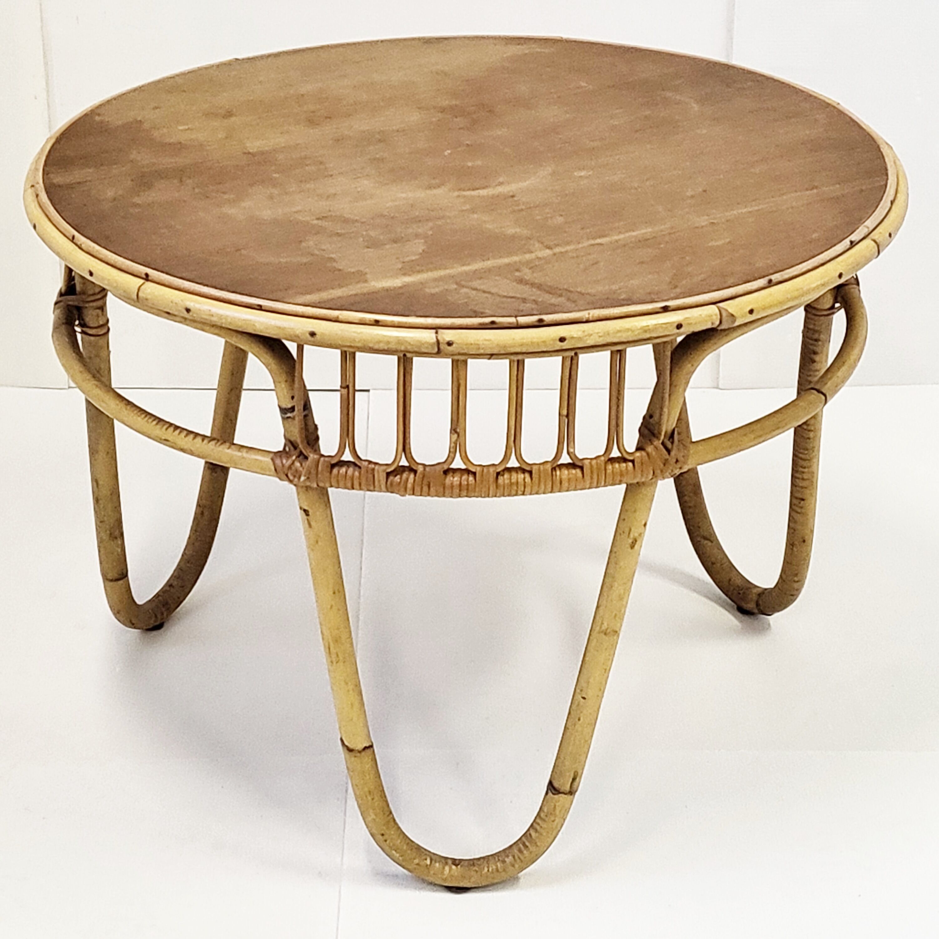 Round coffee table vintage 1950 rattan