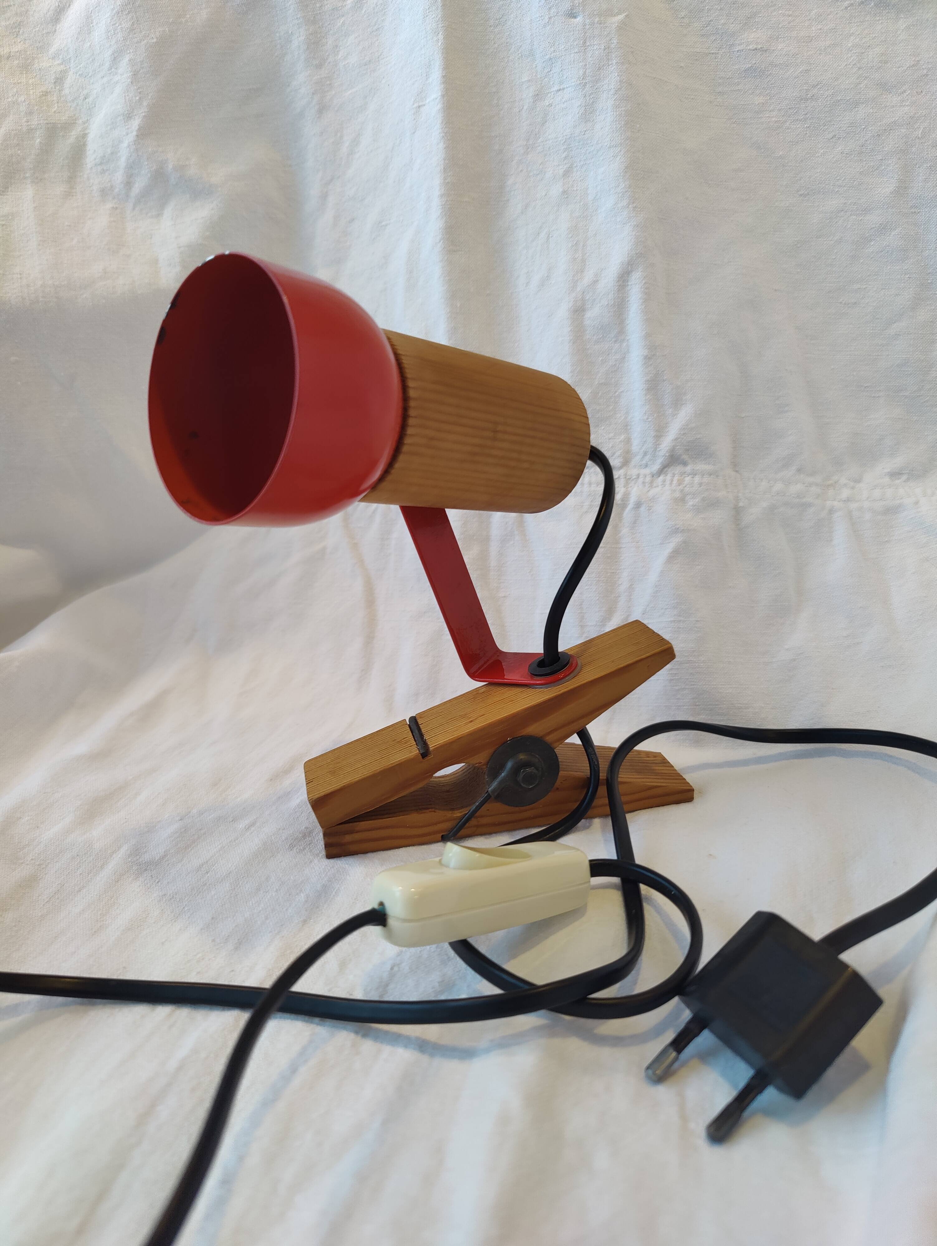 Spot vintage à pince bois et métal rouge