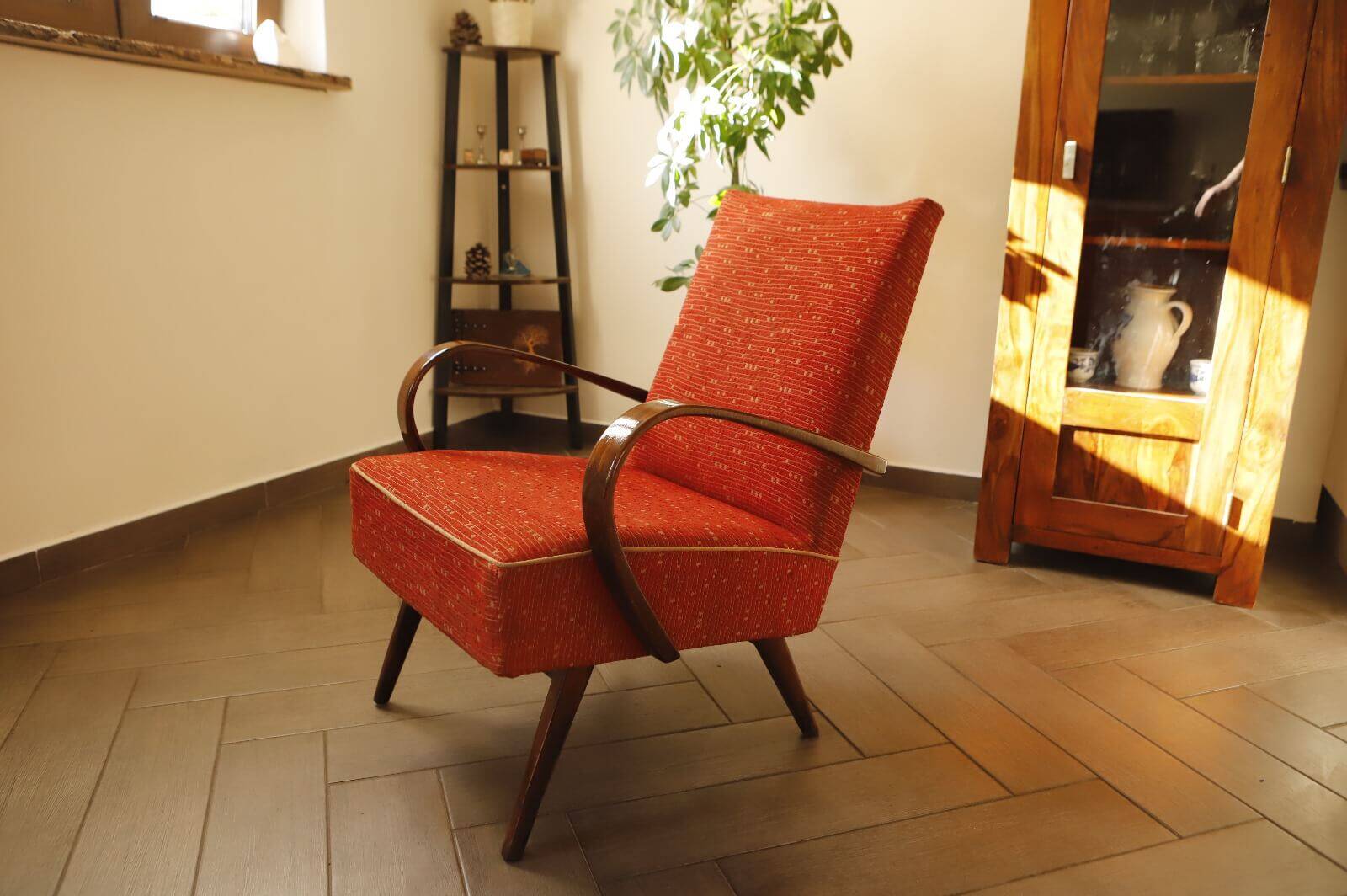 Retro armchair – Iconic Czechoslovak design from the 1960s – TON