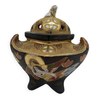 Satsuma perfume burner. Japan. 20th century.