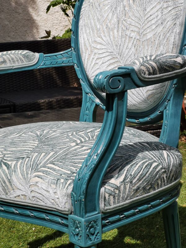 Fauteuil médaillon style Louis XVI