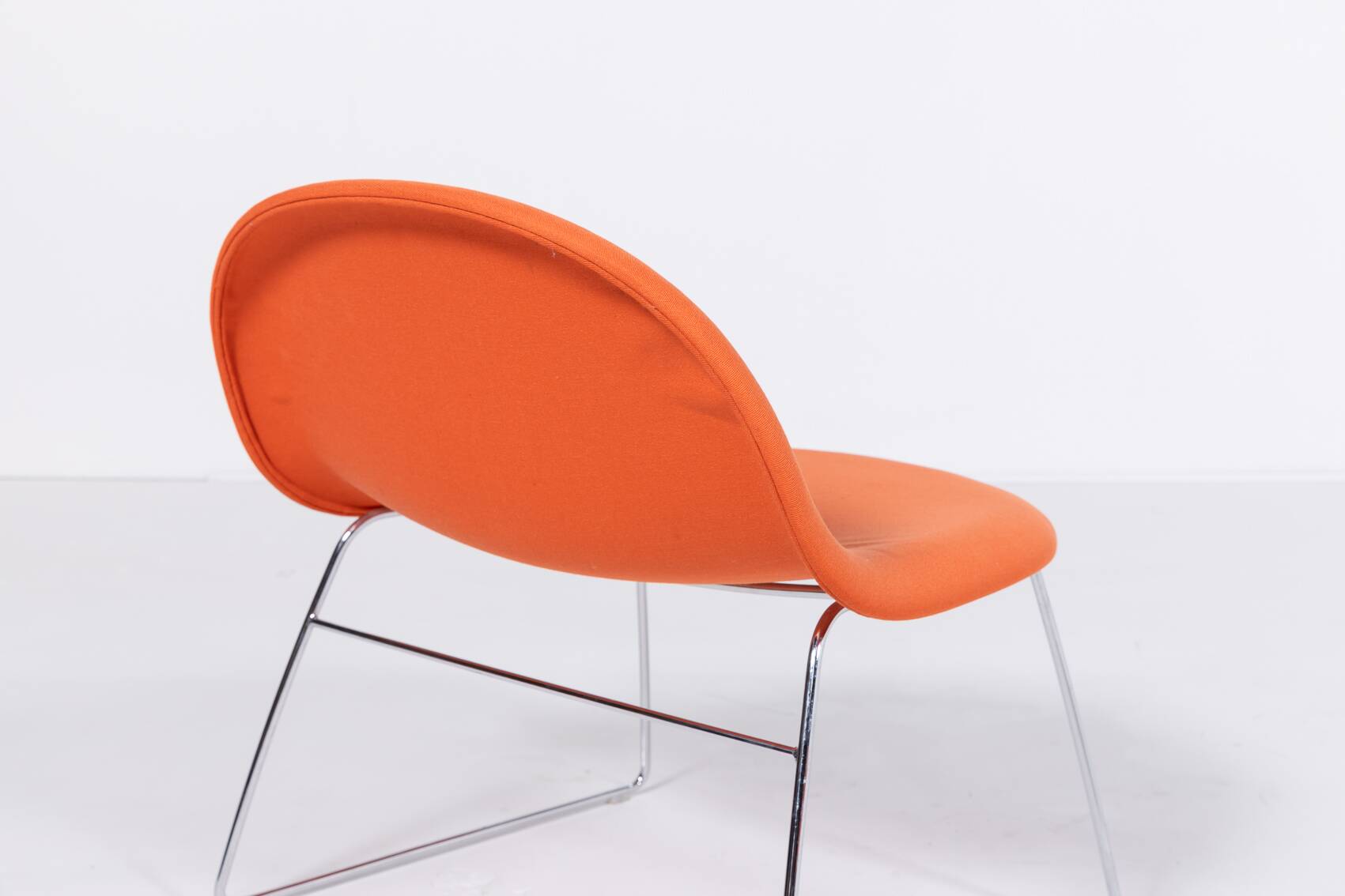 Paire de chaises longues au design danois « 3D » de Komplot Design pour Gubi