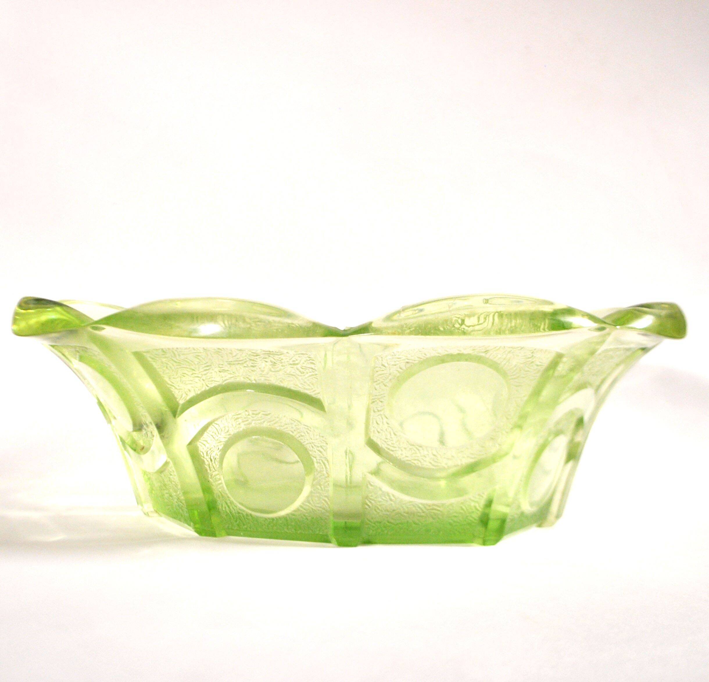 Art Deco oval bowl in green glass – geometric moulded decoration 1920-1930