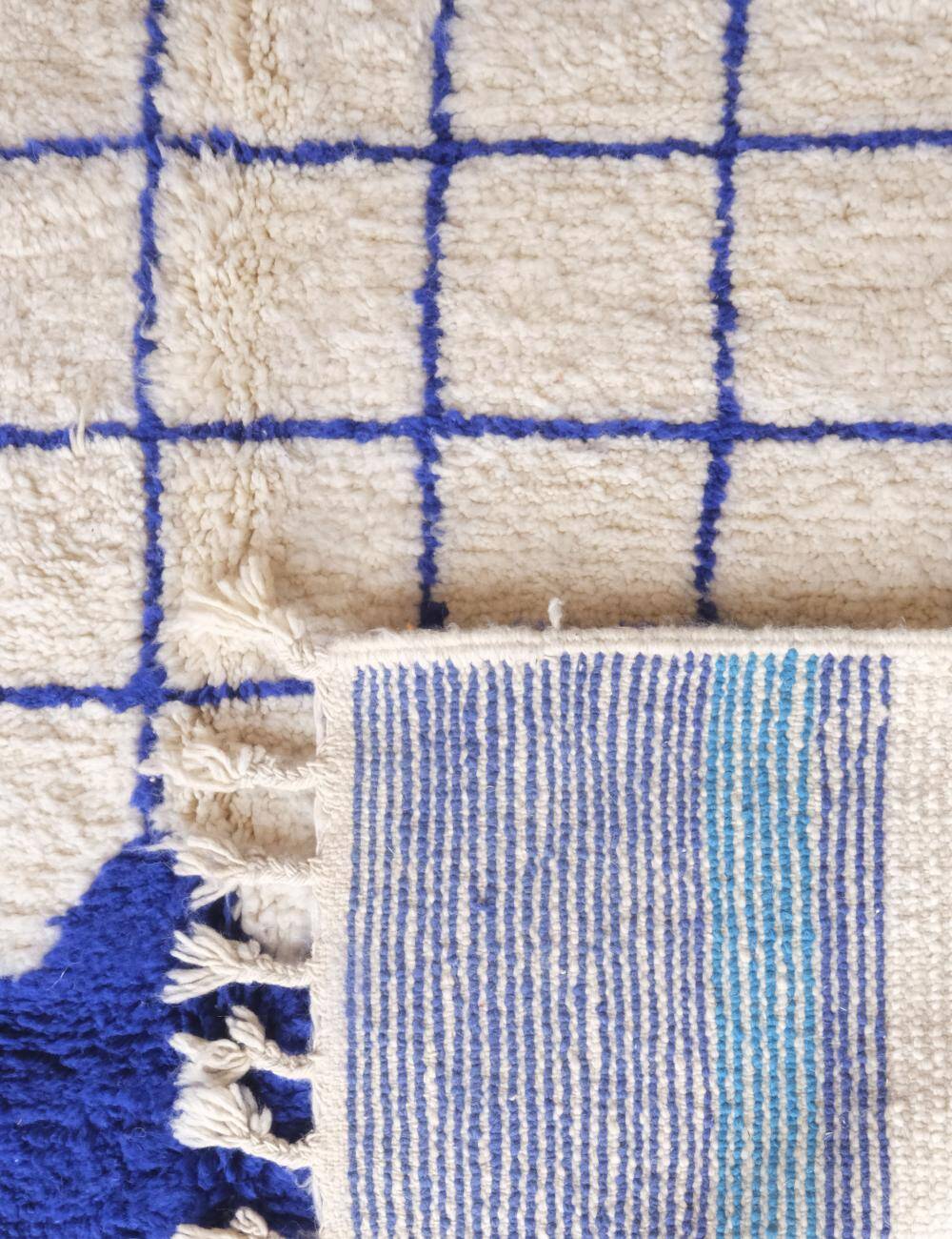 Contemporary Blue Rug - 264 x 180 cm