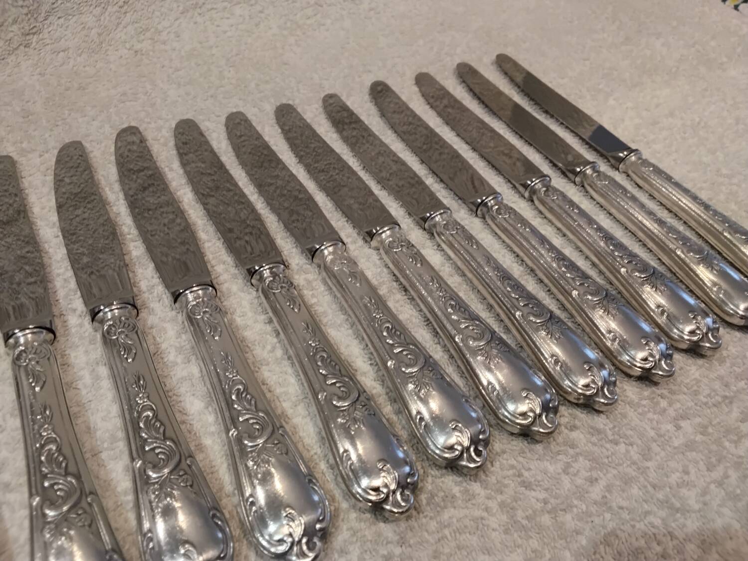 12 silver-plated dessert knives by silversmith Florian Frionnet, 21.2cm