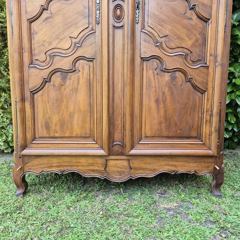 Louis XV wardrobe in blonde walnut from the 19th century, antique.