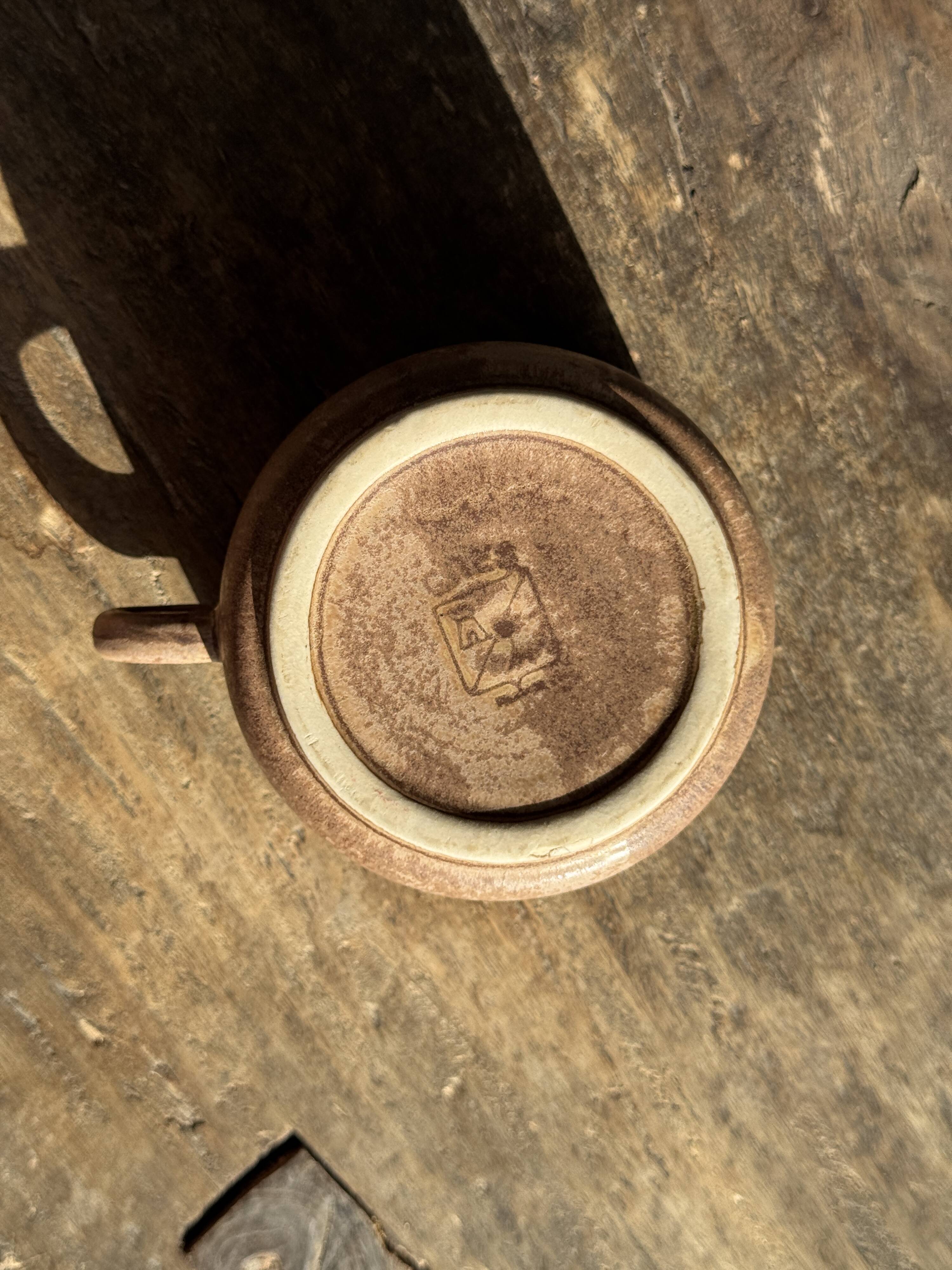 Tasse en grès émaillé brun H6,5 D10,5