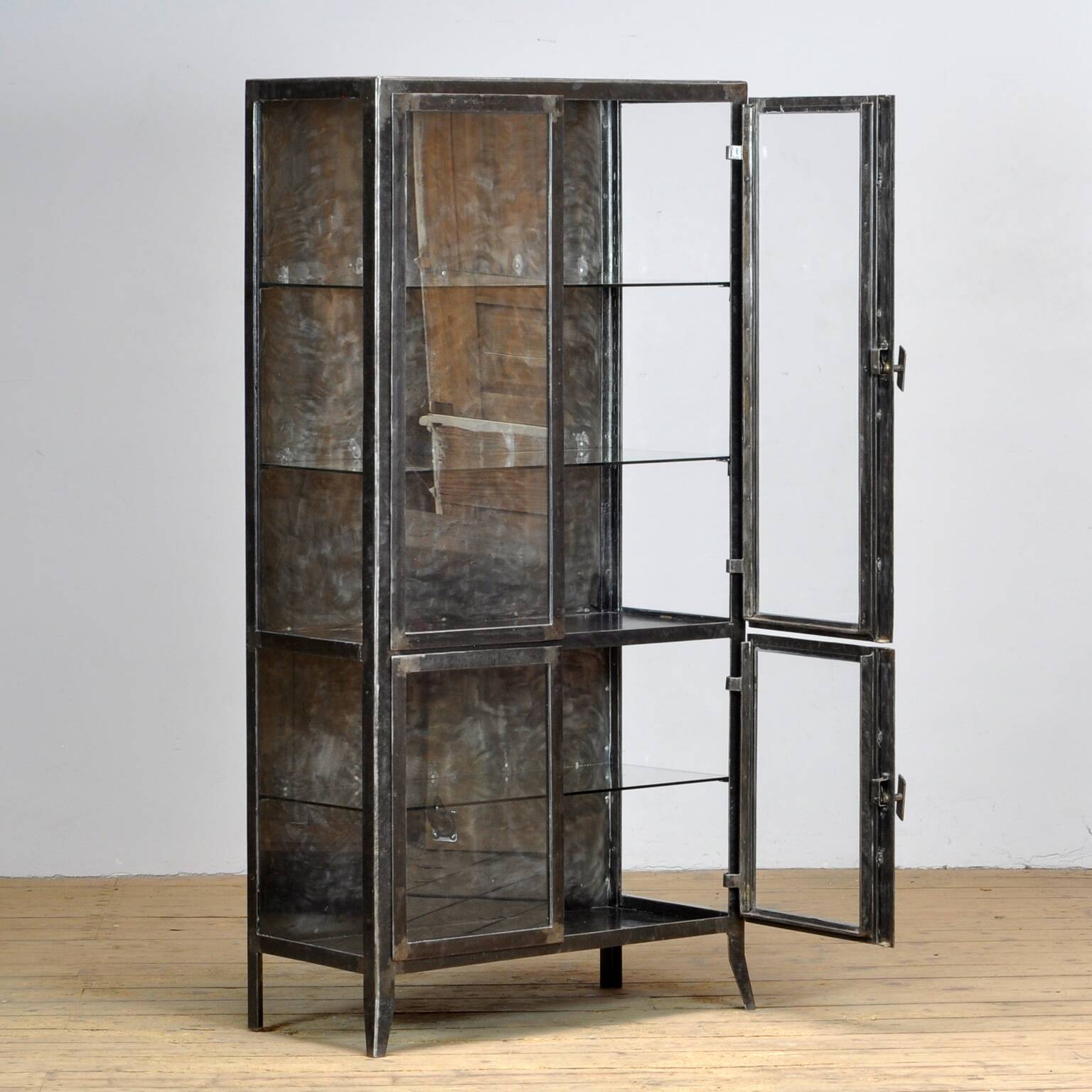 Armoire médicale vintage en verre et en fer, années 1950