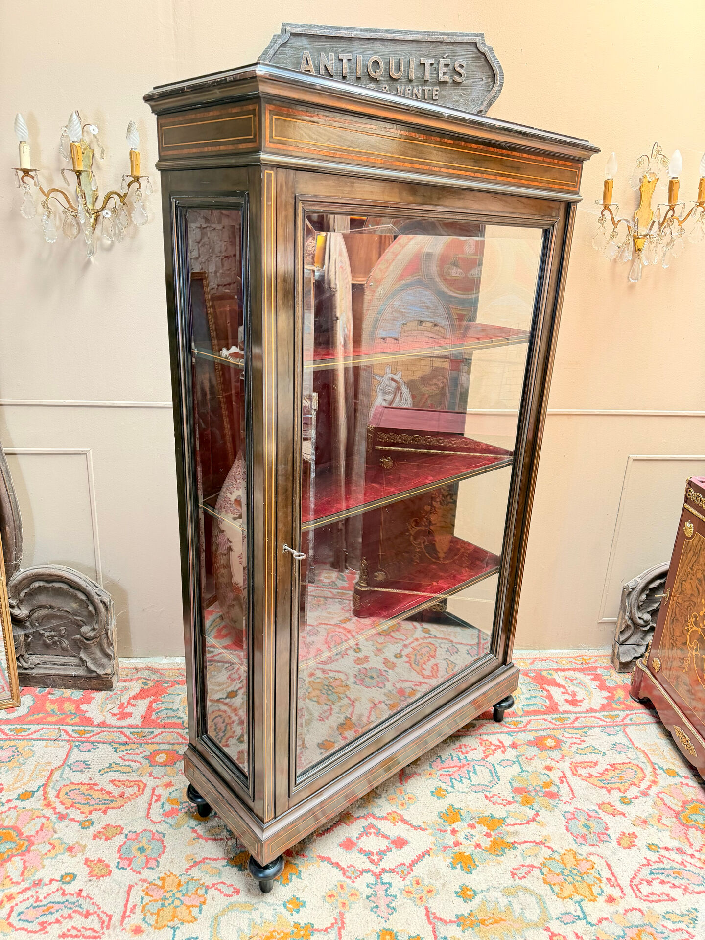 VITRINE DE PRÉSENTATION EN BOIS NOIRCI DE STYLE LOUIS XVI XIX EME SIÈC