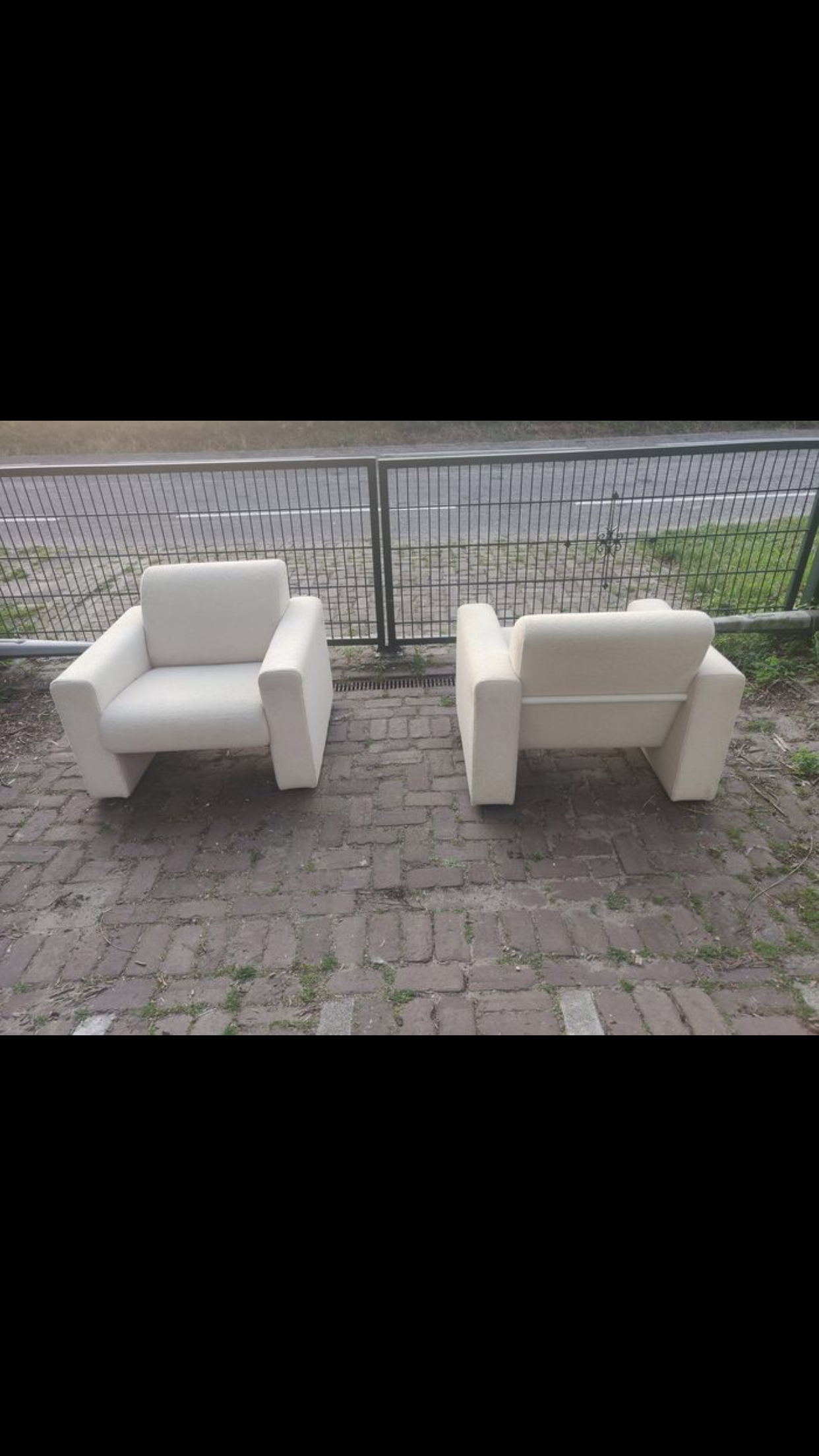 Artifort Series 691 chairs in white wool