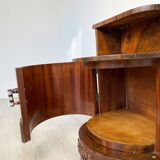 Table de chevet unique en noyer de style Art déco italien, années 1930.